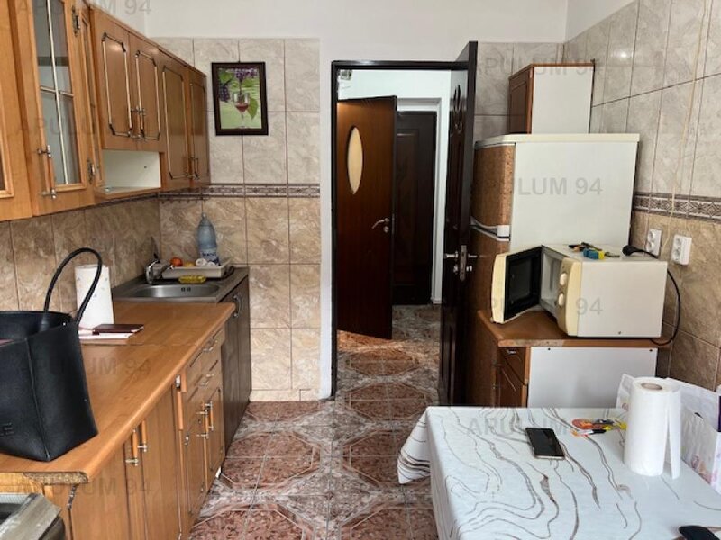 Apartament 3 camere Iuliu Maniu, stradal, statia Valea Lunga. 